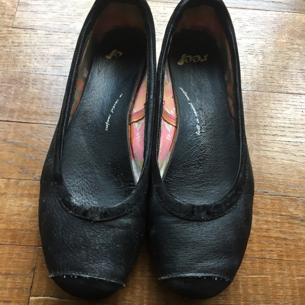 Reef leather flats